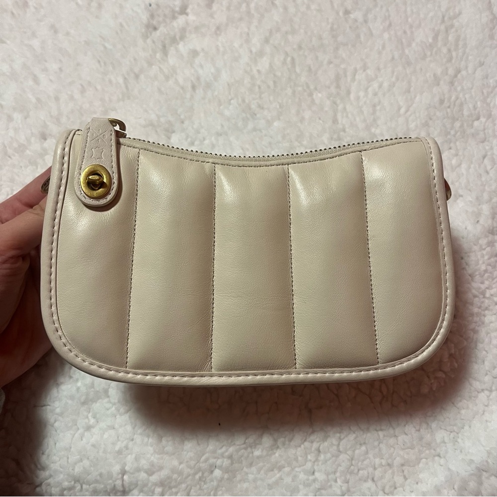 COACH SWINGER 20 QUILTED CHALK